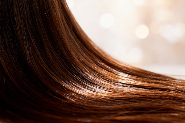 موهای درخشان و نرم پس از استفاده از روغن احیاکننده مو