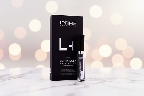 سرم تقویت مژه پریم اولترا لش روی سطح مرمر سفید