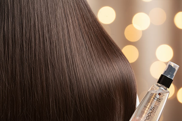 موهای درخشان پس از استفاده از سرم رجینا ویتروس برای موهای رنگ شده