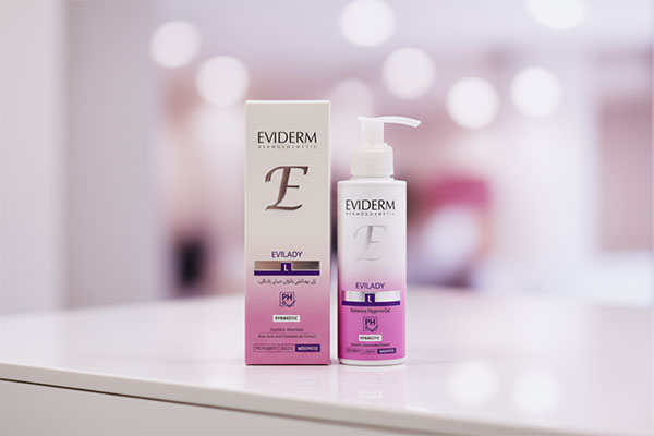 ژل بهداشتی بانوان یائسه اوی لیدی اویدرم روی میز حمام