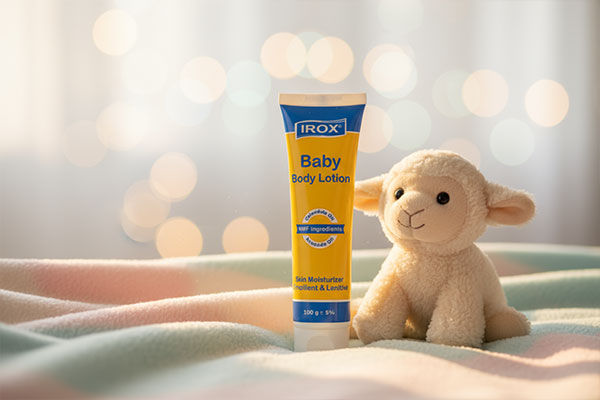 لوسیون بدن بچه ایروکس روی پتو کودک