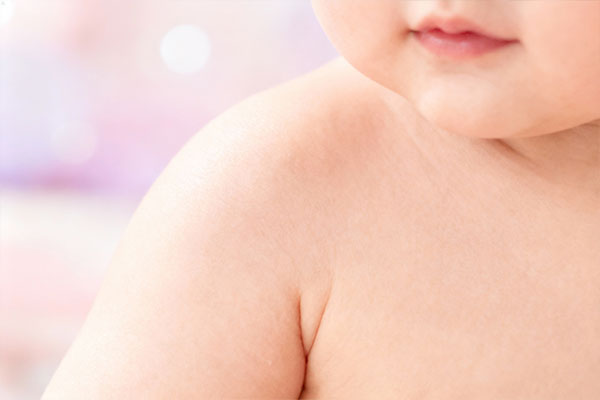 پوست نرم و هیدراته کودک با لوسیون بدن آلوئه ورا فیروز