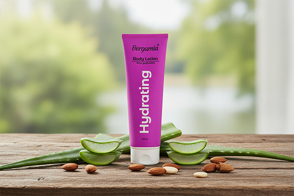 لوسیون بدن برگامیا در کنار مواد طبیعی مانند آلوئه&zwnj;ورا و بادام