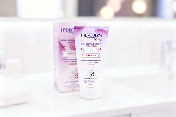 ژل بهداشتی بسیار ملایم بانوان هیدرودرم روی میز حمام