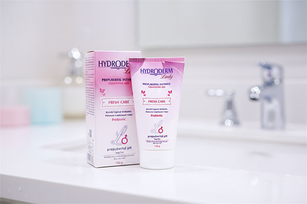 ژل بهداشتی دوشیزگان هیدرودرم روی میز حمام