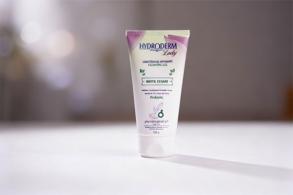 ژل بهداشتی روشن کننده هیدرودرم در حال استفاده