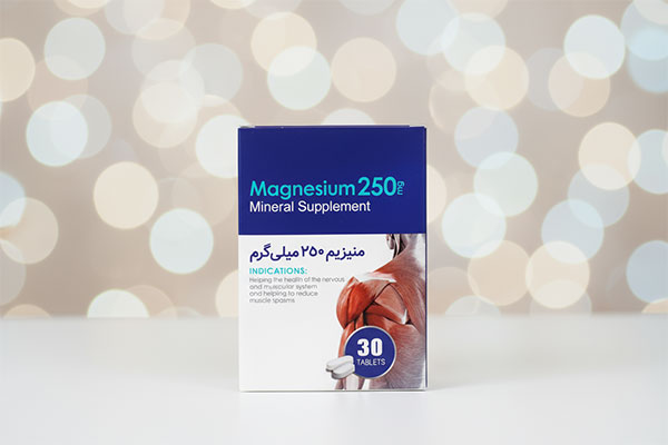 قرص منیزیم 250 میلی گرم اکسیر آفرین آریا روی سطح سفید