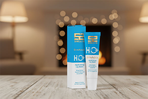 بالم لب ساین آکوا ساین اسکین روی میز چوبی