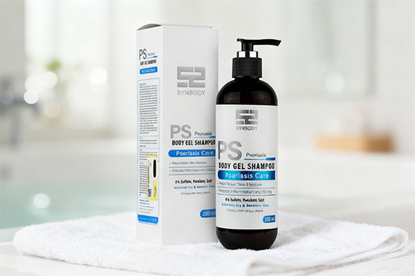 شامپو بدن پوست خشک و حساس ساین بادی روی حوله سفید