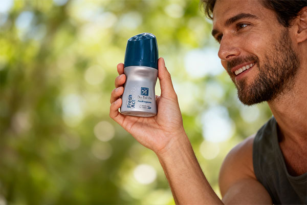 مام مردانه فرش اکت مای در دست مرد