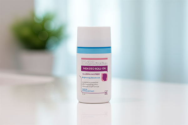 مام رول مردانه بدون آلومینیوم اگزوفارما مای روی میز سفید