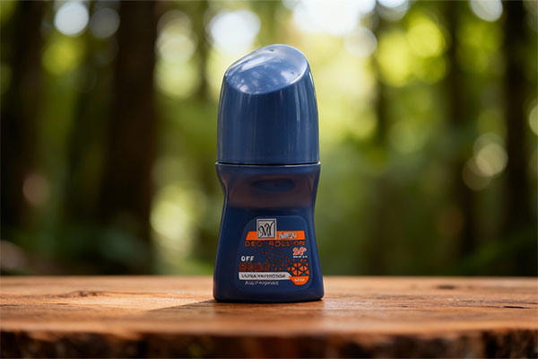 مام ضد تعریق مردانه آف رود مای روی سطح چوبی