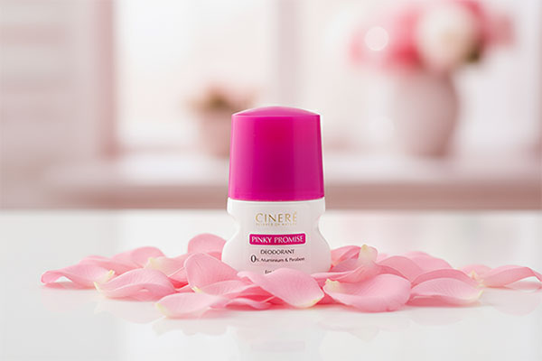 مام بدون آلومینیوم زنانه پینکی پرامیس سینره روی میز