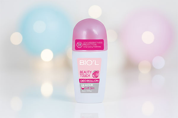 مام رول ضد تعریق زنانه بیوتی تاچ بیول روی میز حمام