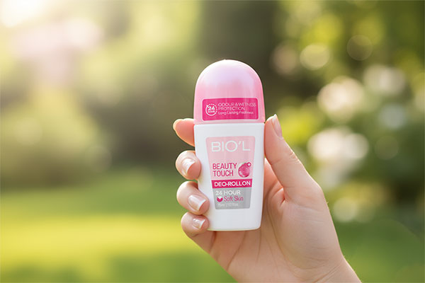 مام رول ضد تعریق بیوتی تاچ بیول در دست بانو
