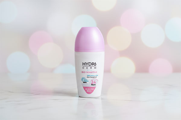 مام رول ضد تعریق زنانه بیو سنستیو هیدرودرم روی سطح مرمر سفید