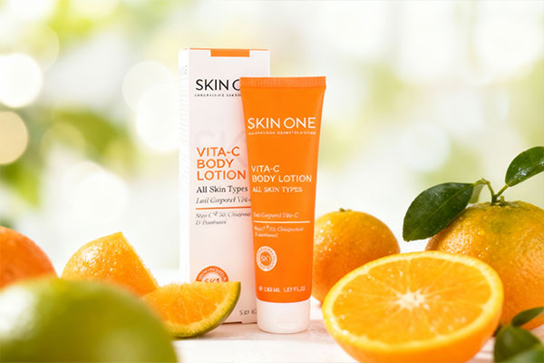 لوسیون بدن ویتامین C اسکین وان با خاصیت روشن‌کنندگی