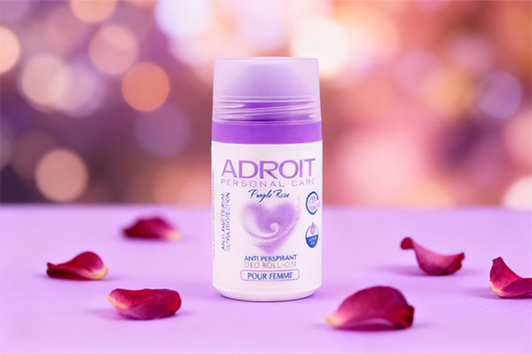 مام رول ضد تعریق زنانه پرپل رز آدرویت با گلبرگ‌های رز بنفش