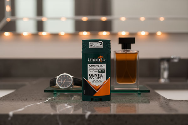 دئودورانت ضد تعریق مردانه جنتل آمبرلا روی پیشخوان حمام