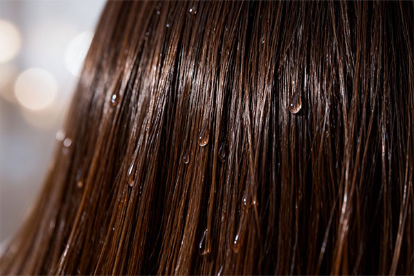 موهای سالم و براق پس از استفاده از شامپو موهای خشک و آسیب دیده راکوتن
