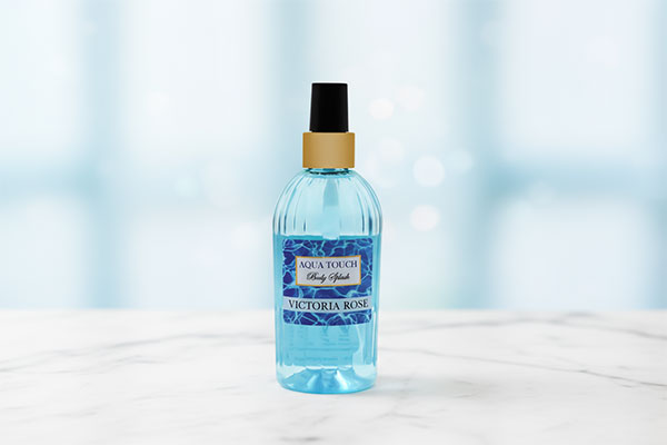 بادی اسپلش زنانه آکوا تاچ ویکتوریا رز روی سطح مرمر سفید