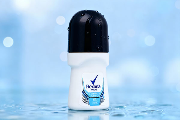 نمای نزدیک رول ضد تعریق مردانه اکسترا کول رکسونا با حس تازگی