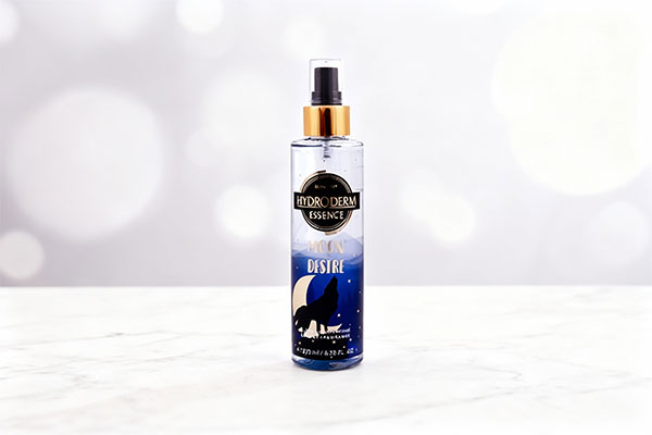 بادی اسپلش زنانه مون دیزایر هیدرودرم روی سطح مرمر سفید