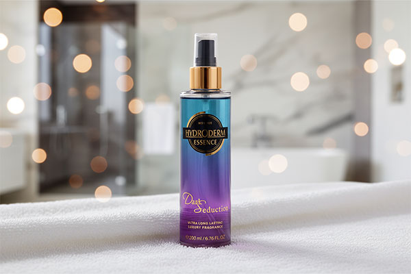 بادی اسپلش دارک سداکشن هیدرودرم روی حوله سفید