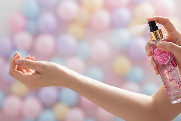 استفاده از بادی اسپلش هیدرودرم باربی دال روی پوست