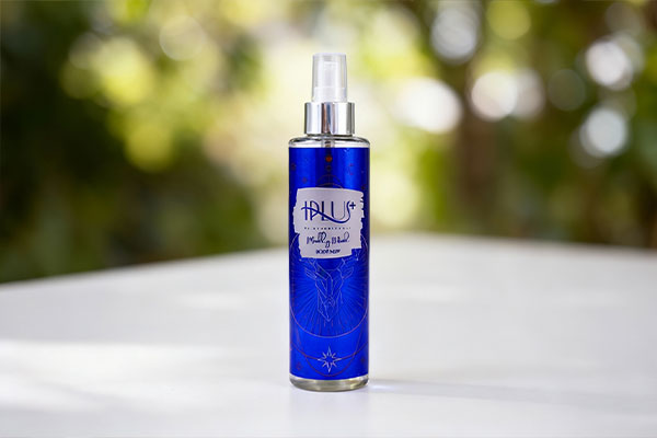 بادی اسپلش مردانه Madly Mood آی پلاس روی سطح تمیز