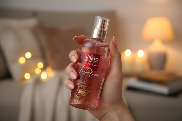 دست زنی که بادی اسپلش پلژر الارو را در دست دارد