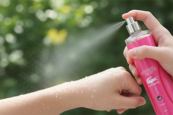 استفاده از اسپری خوشبوکننده لاگوسـت بادی کر روی پوست