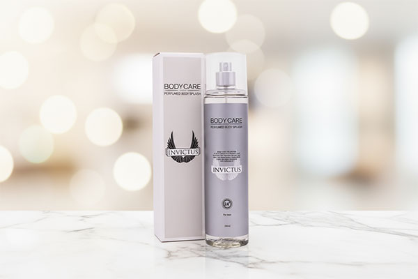 بادی اسپلش مردانه اینوکتوس بادی کر روی سطح مرمر سفید