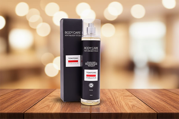 بادی اسپلش تامفورد فبیولس بادی کر روی میز چوبی