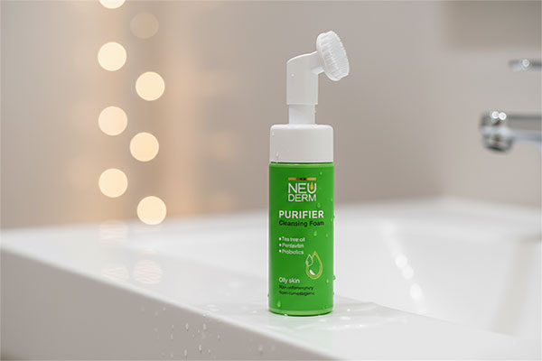 فوم شستشوی صورت پیوریفایر نئودرم برای پوست چرب با براش سیلیکونی