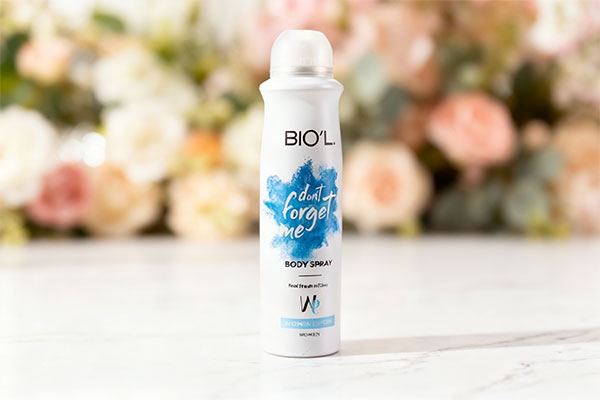 اسپری بدن زنانه Don't Forget Me بیول روی سطح مرمر سفید