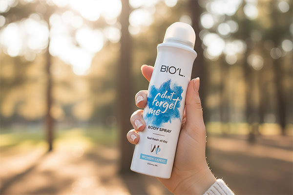 اسپری خوشبوکننده بدن بیول در دست بانو