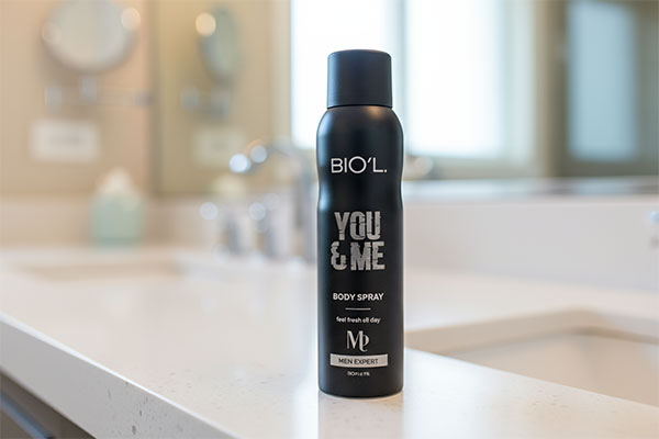 اسپری بدن مردانه You and Me بیول روی پیشخوان سفید