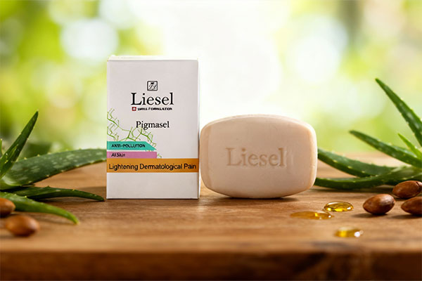 پن روشن کننده لایسل همراه با مواد طبیعی