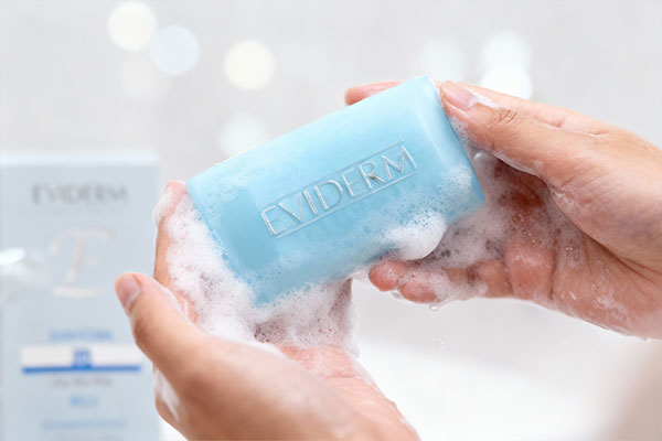 استفاده از پن پوست خشک اوی هیدرا اویدرم روی پوست مرطوب