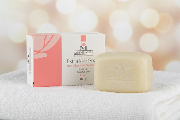 پن پوست خشک و حساس مدیلن روی حوله سفید