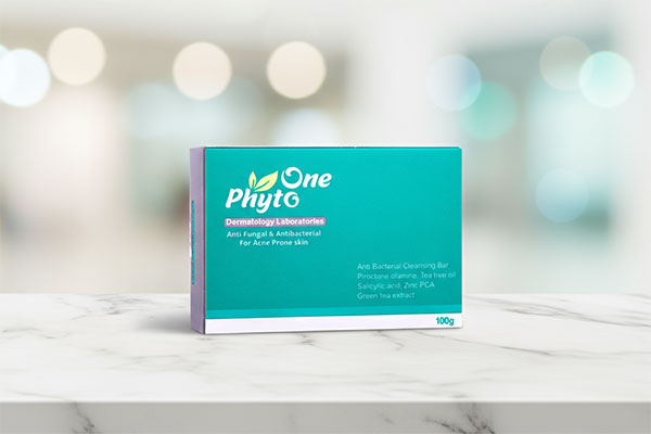 پن ضد جوش و آنتی باکتریال فیتو وان روی سطح سفید