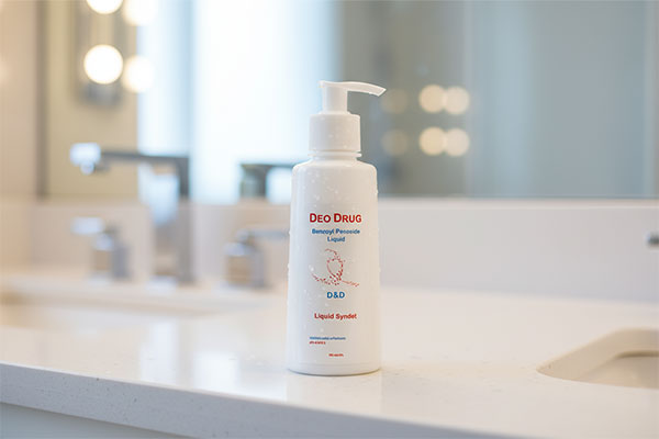 پن مایع بنزوئیل پروکساید دئودراگ روی پیشخوان حمام