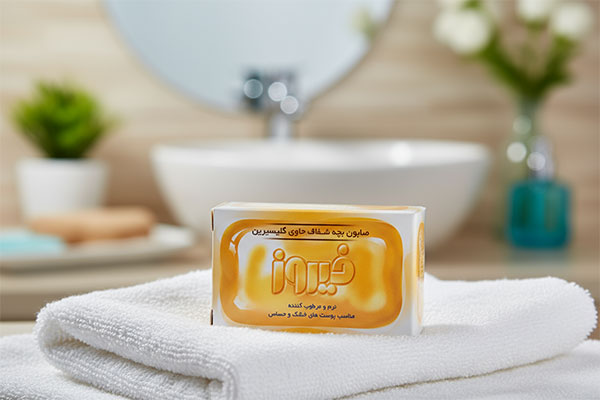 صابون گلیسیرینه بچه فیروز روی حوله سفید