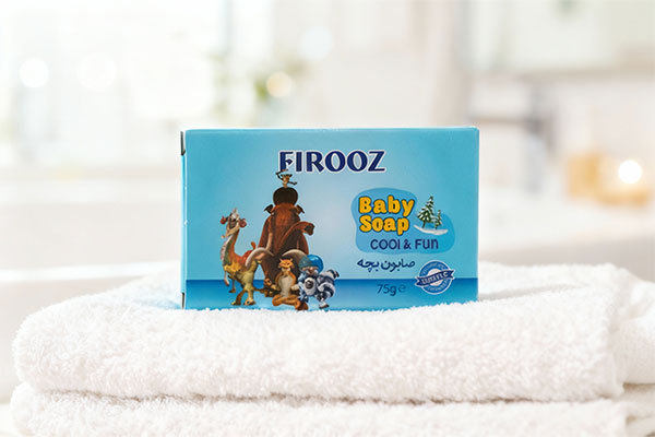 صابون بچه عصر یخبندان فیروز روی حوله سفید