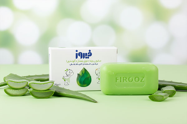 صابون کودکان آلوئه ورا فیروز کنار برگهای آلوئه ورا