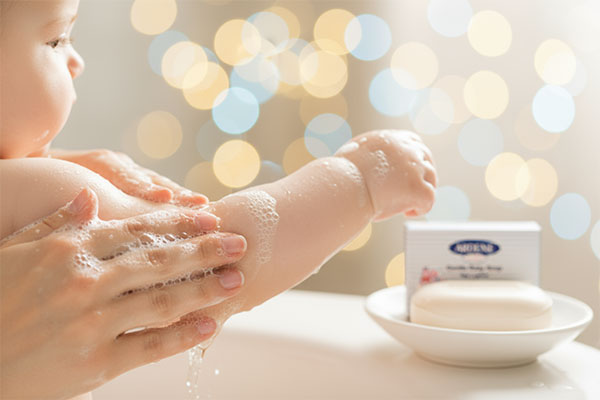 شستشوی پوست حساس کودک با صابون بچه آردن