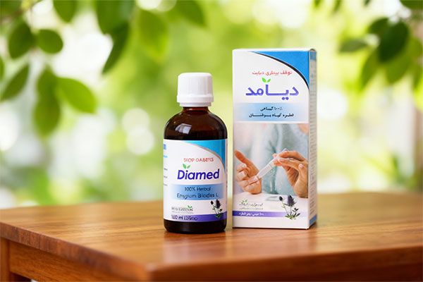 قطره دیامد ایران داروک در بطری شیشهای روی میز چوبی