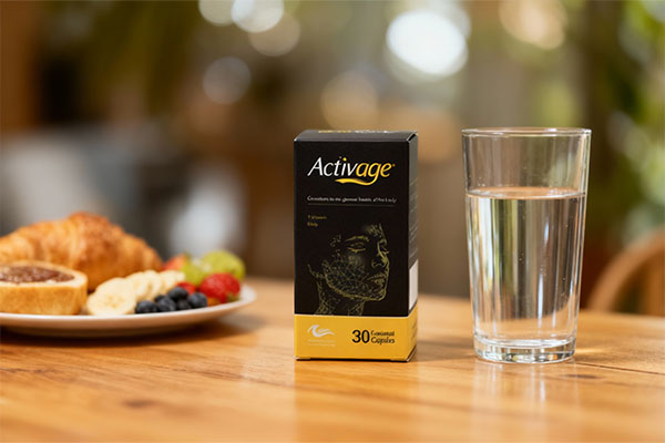 کپسول اکتیو ایج اروند فارمد کنار صبحانه سالم