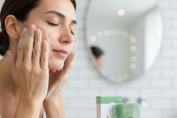 شستشوی صورت با پن پوست چرب استم سل